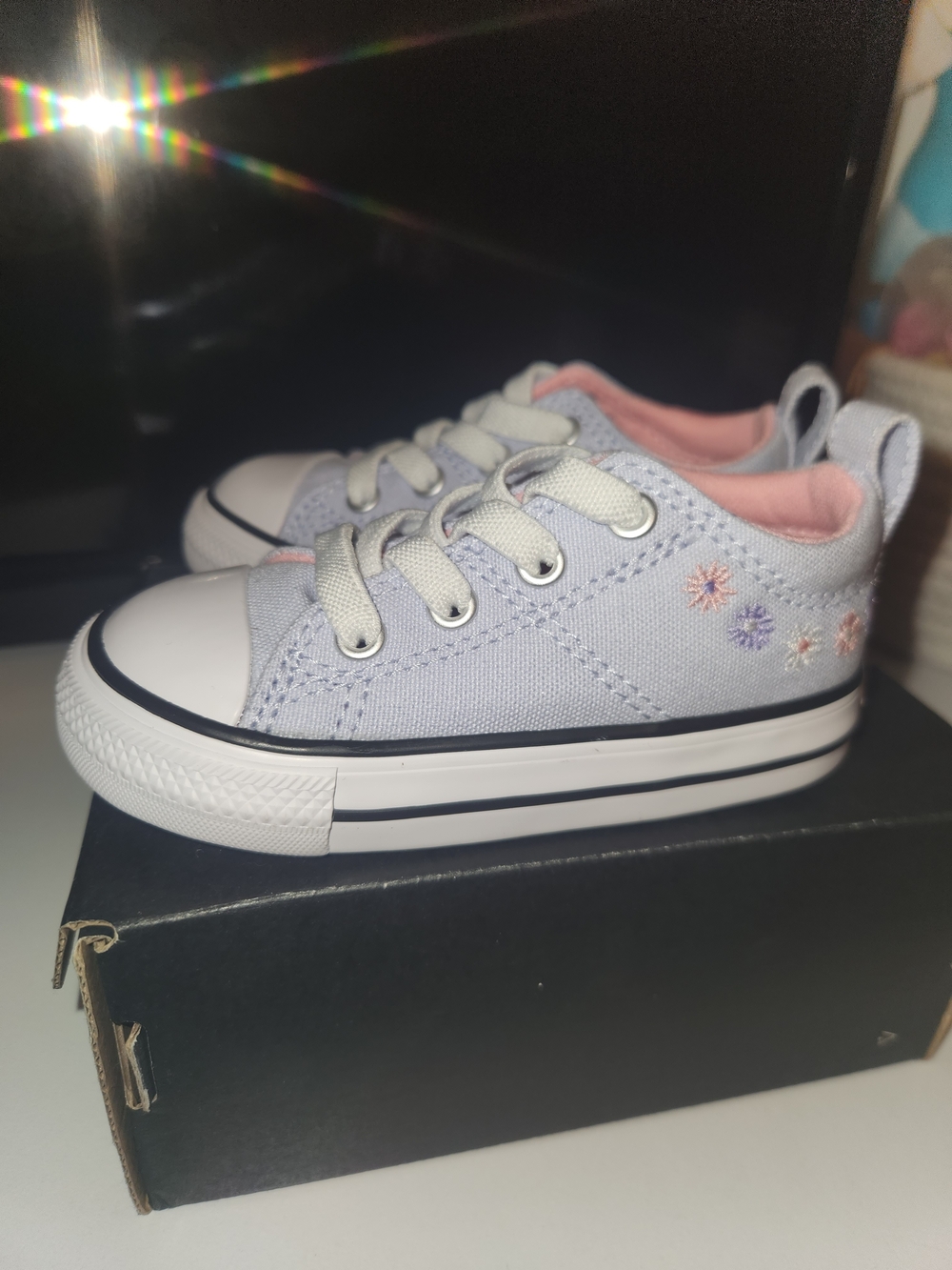 Converse Kids Low-Top Canvas Sneakers in Light Lavender with Pink Lining a